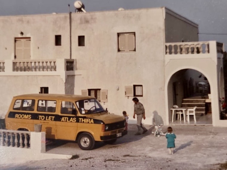 Frühe Tage der Pension Atlas mit dem Atlas-Thira-Van