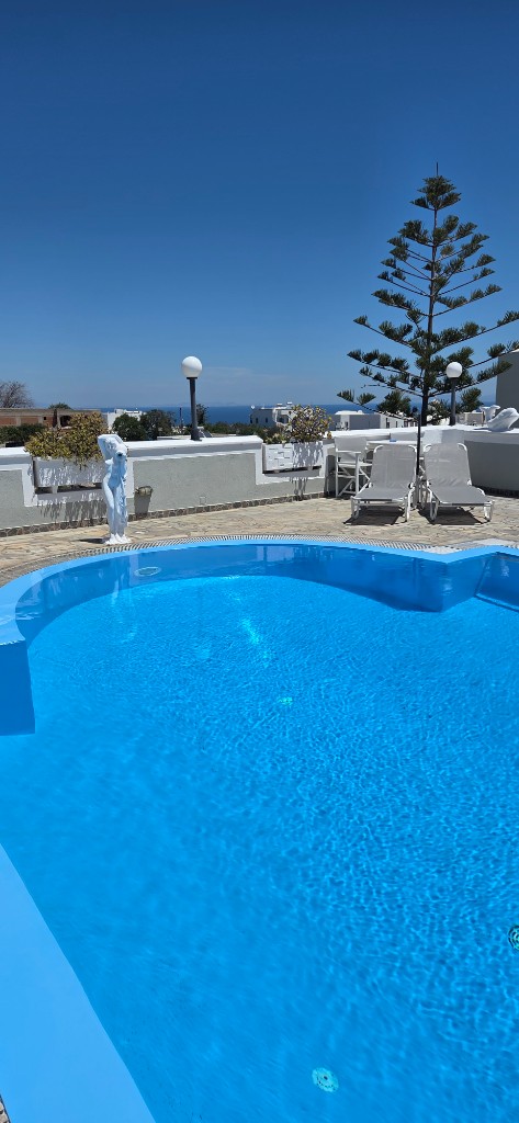 Unser Pool mit Meerblick